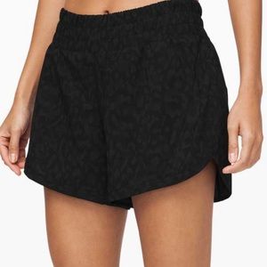 Lululemon track that short size 8 NWT
